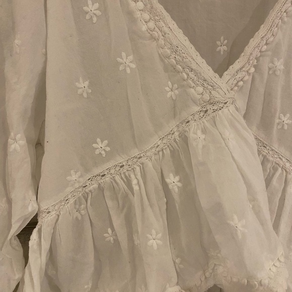 ๐ฉSOLD- Artizia - Sunday Best - white embroidered boho Blouse. - Picture 4 of 11